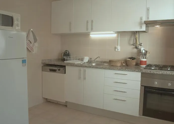 Flat Ocean View T2 شقة *